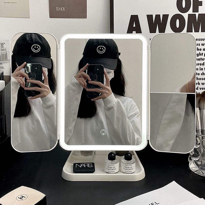 Miroir Trifold LED avec Modes d'Éclairage et Miroirs Grossissants : Précision et Élégance pou