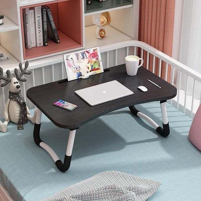 Travaillez, lisez et mangez confortablement avec cette table pliable