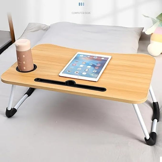 Travaillez, lisez et mangez confortablement avec cette table pliable
