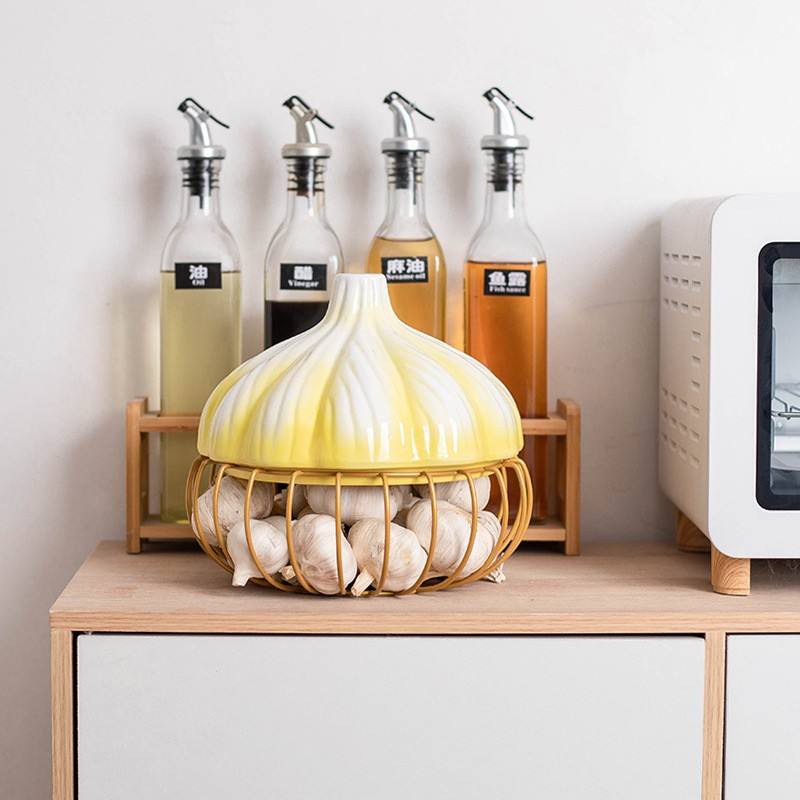 Panier à ail en fer avec couvercle en céramique pour une conservation optimale et un design moderne