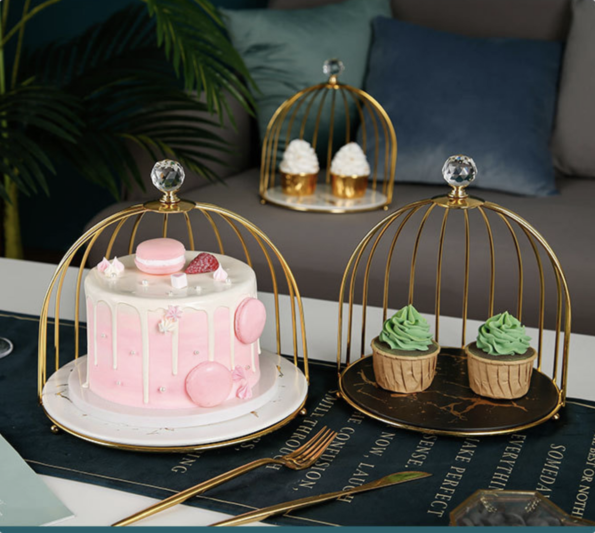 Support à Gâteaux Cage à Oiseaux Dorée : Élégance Vintage pour Vos Desserts