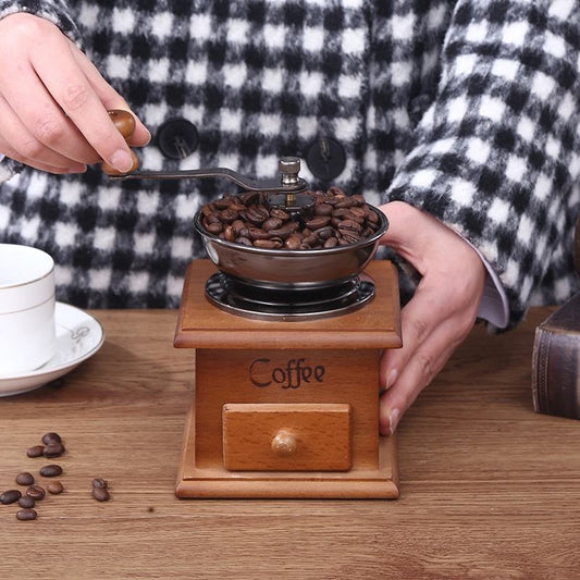 Moulin à Café Manuel en Bois pour un Café Parfait