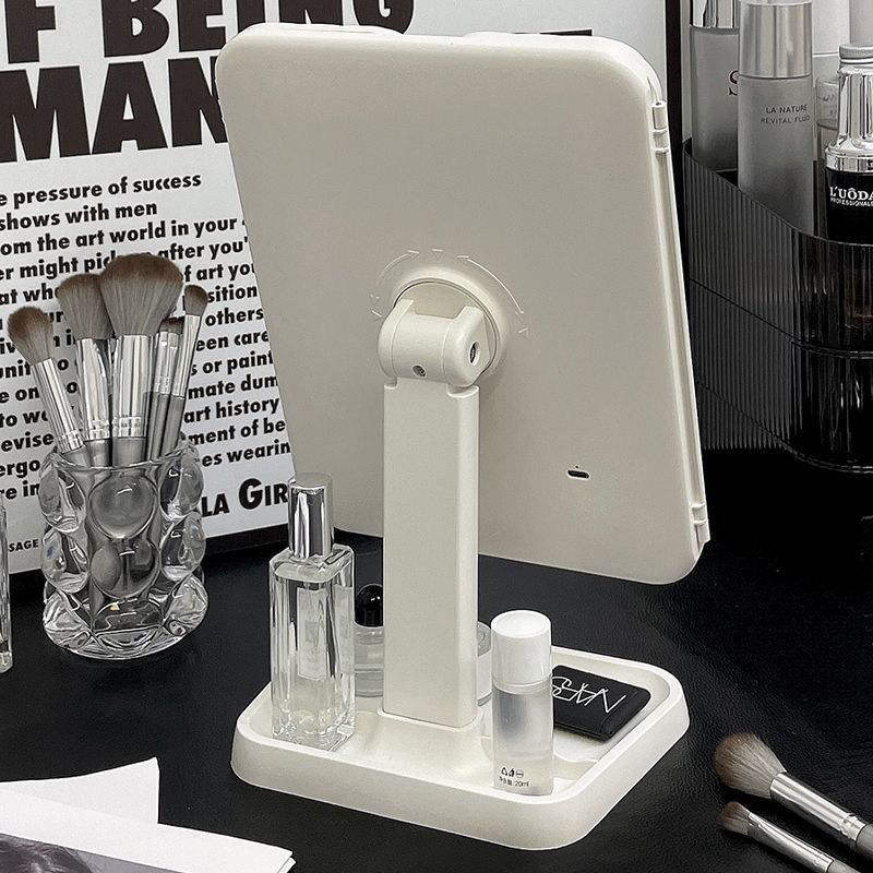 Miroir Trifold LED avec Modes d'Éclairage et Miroirs Grossissants : Précision et Élégance pou