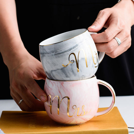 Tasse à café en céramique de luxe avec design moderne et finition élégante