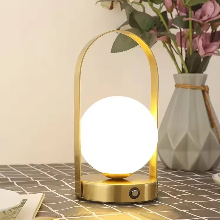 مصباح طاولة LED لاسلكي فاخر قابل لإعادة الشحن