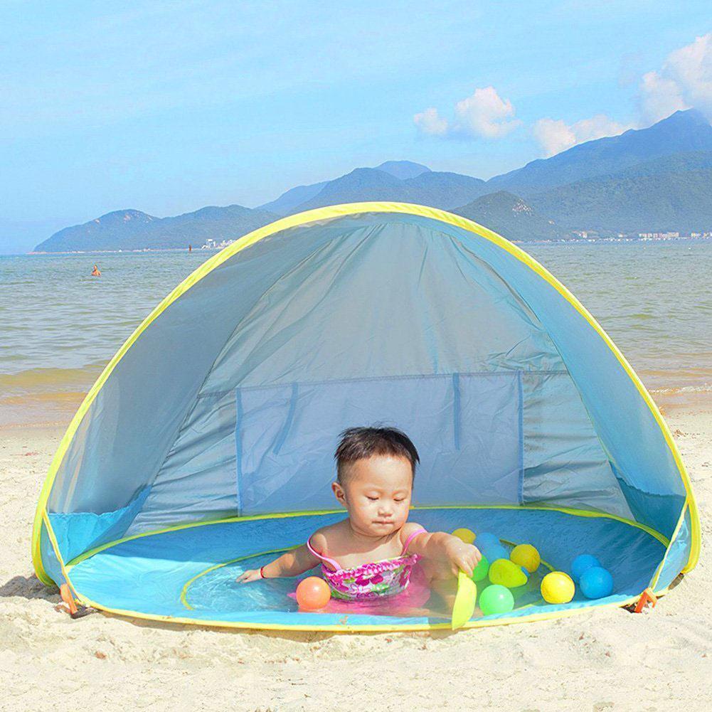 Protégez Bébé du Soleil Tout en Jouant dans l'Eau