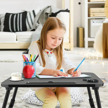Travaillez, lisez et mangez confortablement avec cette table pliable