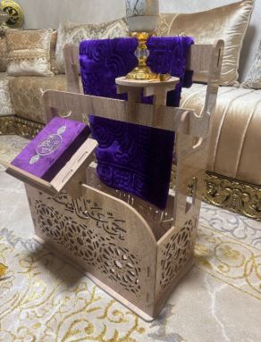 حامل سجادة الصلاة و المصحف الكريم